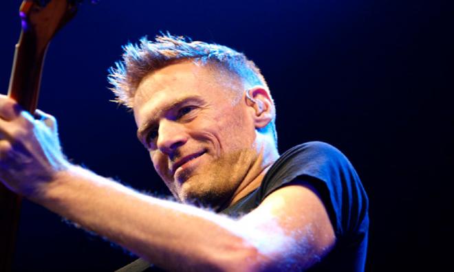 Bryan Adams - Η ιστορία του Καναδού ρόκερ συνεχίζεται μέχρι τις μέρες μας με επιτυχία. Bryan Adams - Η ιστορία του Καναδού ρόκερ συνεχίζεται μέχρι τις μέρες μας με επιτυχία.