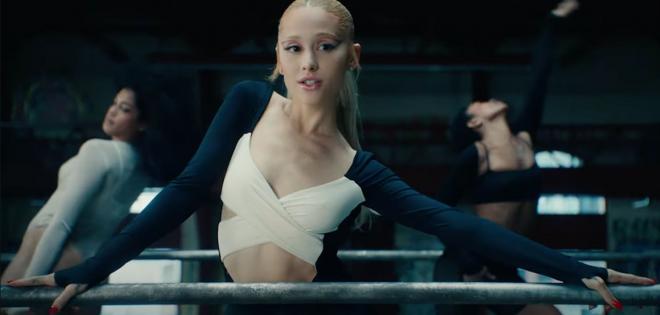 Ariana Grande: Δείχνει τις 14 πλακέτες της από το Billions Club του Spotify