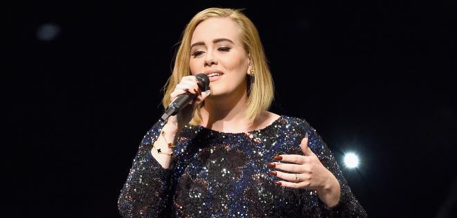 H Adele για τους ''Βrangelina''