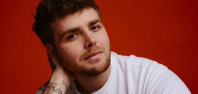 Ο Alex Warren κερδίζει το βραβείο «Breakthrough of the Year» στα πρώτα βραβεία TikTok