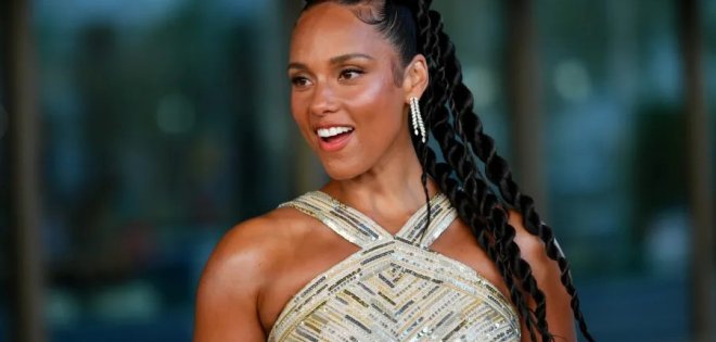 Η Alicia Keys ερμηνεύει «Empire State of Mind» για τον τίτλο των New York Knicks στο NBA 