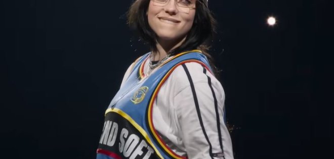 Η Billie Eilish κυκλοφορεί το νέο τρέιλερ της ταινίας «Hit Me Hard and Soft: The Tour»