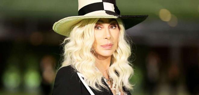 Cher: Αποκαλύπτει ότι δεν της αρέσει καθόλου η φωνή της