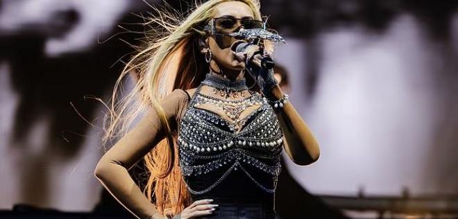 Η Christina Aguilera αναβιώνει το εμβληματικό της look από το Dirrty