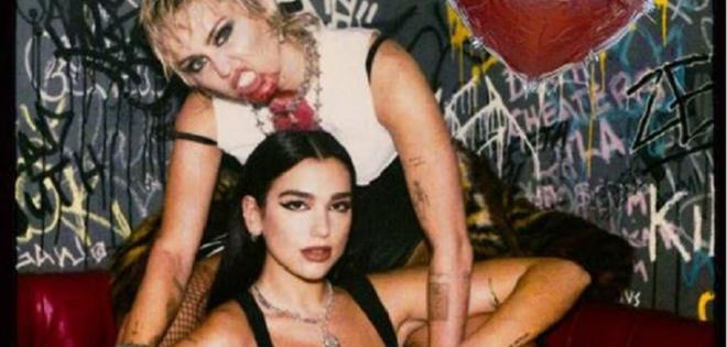 Miley Cyrus και Dua Lipa ενώνουν τις δυνάμεις τους για το “Prisoner”