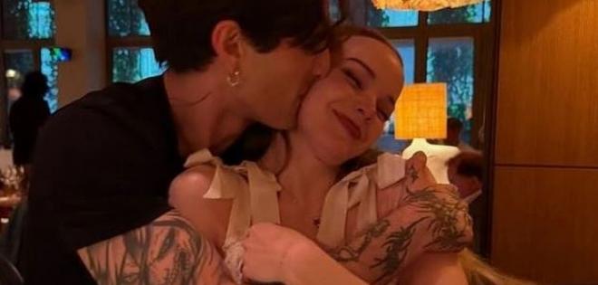 Damiano David: Ο τραγουδιστής των Måneskin αρραβωνιάστηκε την αγαπημένη του, Ντοβ Κάμερον