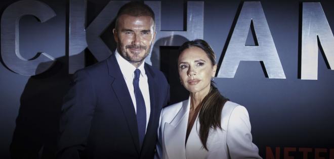 Ο David Beckham «τρολάρει» τη Victoria για τη «μεσαία τάξη» των γονιών της