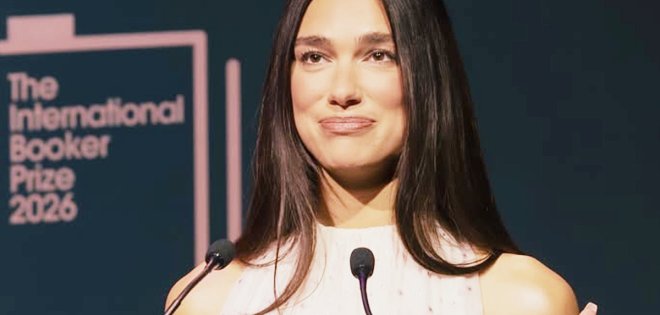 H Dua Lipa ανοίγει βιβλιοθήκη με απαγορευμένα βιβλία 