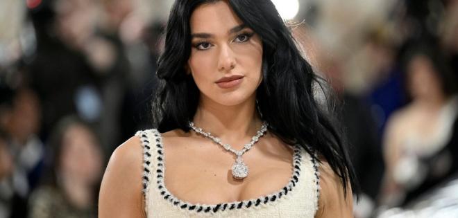 Dua Lipa: Το μυστηριώδες μήνυμά της στα social media