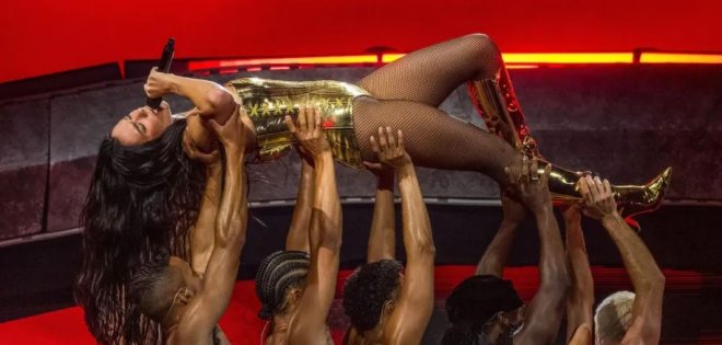Η Dua Lipa κυκλοφορεί το άλμπουμ «Live From Mexico» και την ταινία-συναυλία της περιοδείας «Radical Optimism»