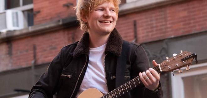 Ed Sheeran: Για έβδομη φορά στην κορυφή του UK