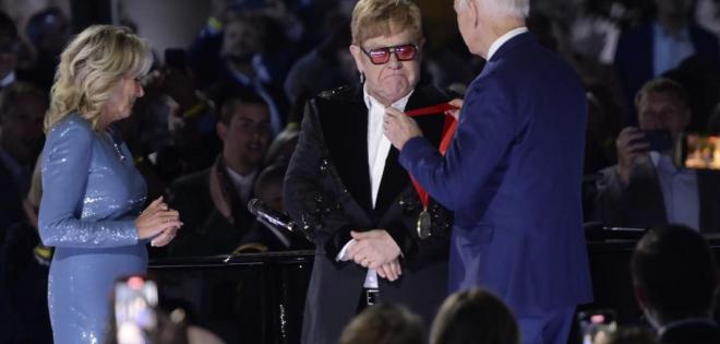 Elton John – Τιμήθηκε από τον Joe Biden