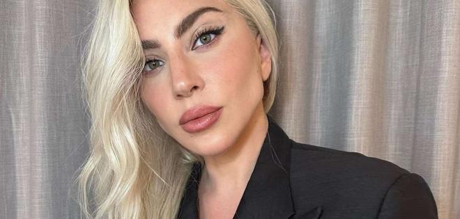 Τι κάνει η Lady Gaga στο στούντιο;