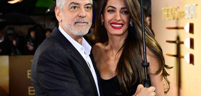 George Clooney: Η τρυφερή κίνηση προς την Amal στο κόκκινο χαλί