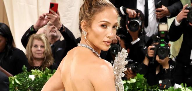 Jennifer Lopez: Ξανά online κράξιμο για viral βίντεο από το Met Gala