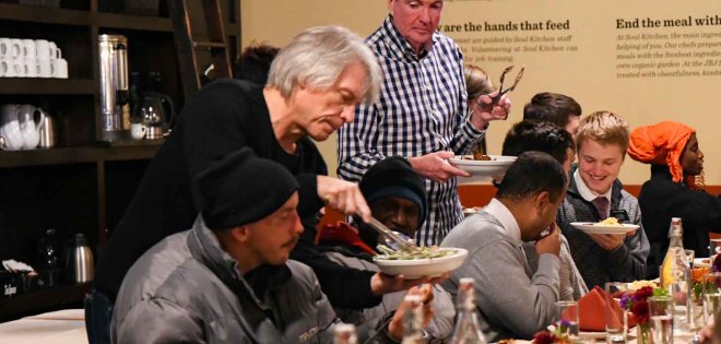 Τιμητική διάκριση για το φιλανθρωπικό του έργο έλαβε ο Jon Bon Jovi