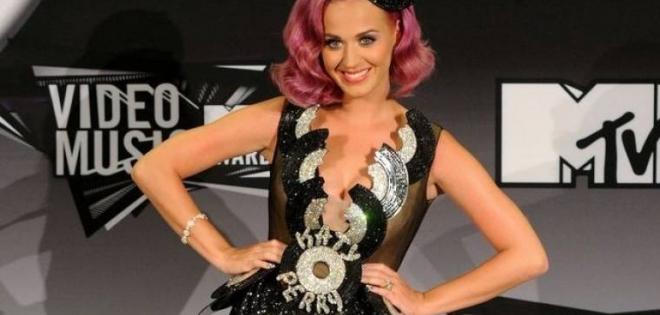 Katy Perry - Φυλάει τα σύνολα της για τη κόρη της