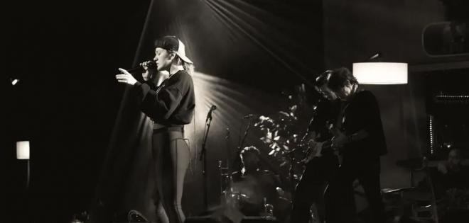 Οι «άγνωστες μάχες» της Kelly Clarkson είναι ο λόγος για τις ακυρώσεις συναυλιών