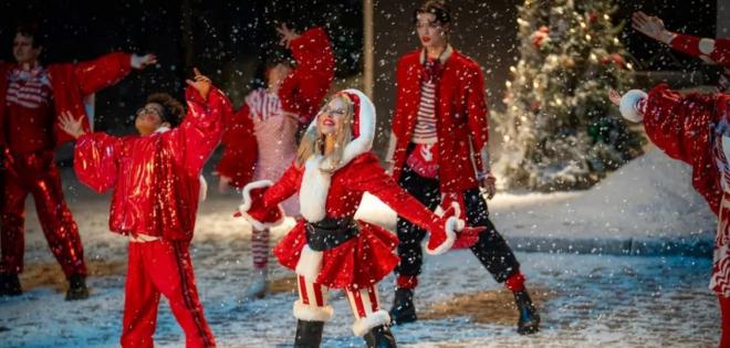 Η Kylie Minogue λέει ότι το χριστουγεννιάτικο single «XMAS» πήρε μια δεκαετία σε προετοιμασία