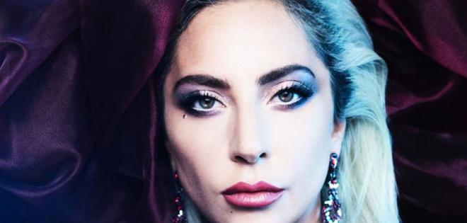 Η Lady Gaga γιορτάζει την επιτυχία της με μια φιλανθρωπική δωρεά