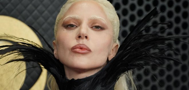Lady Gaga: Από τα μικρόφωνα στη… σφουγγαρίστρα 