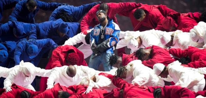 Ο Κέντρικ Λαμάρ έπαιξε στο ημίχρονο του Super Bowl το «Not Like Us»