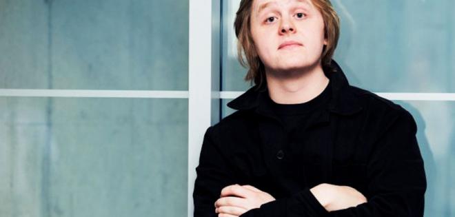 Ο Lewis Capaldi είχε μια πραγματικά γόνιμη περίοδο εγκλεισμού