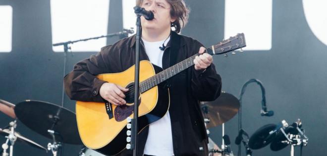 Ο Lewis Capaldi ανακοίνωσε την κυκλοφορία νέου EP με τον τίτλο «Survive» 