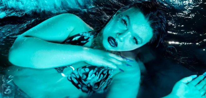 Η Lola Young στο εξώφυλλο του Rolling Stone 