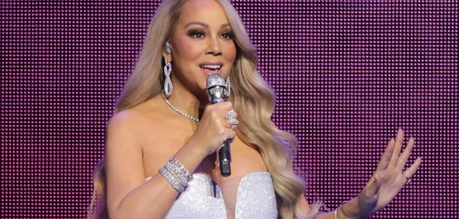 Mariah Carey: Επέστρεψε στη δουλειά μετά την απώλεια της μητέρας και της αδερφής της