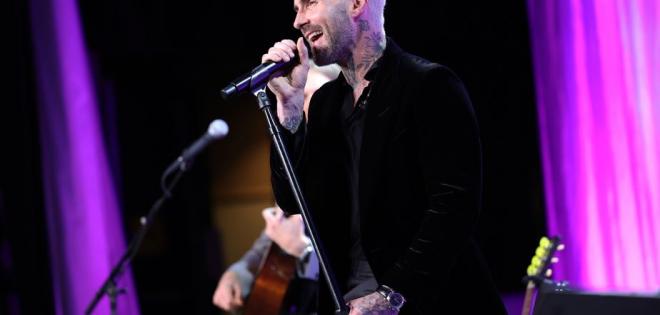 Οι Maroon 5 κυκλοφορούν νέο άλμπουμ, ανακοινώνουν περιοδεία και δημοσιεύουν το All Night!