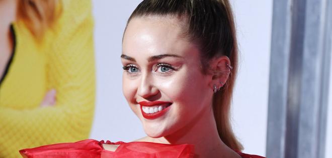 H Miley Cyrus απολαμβάνει έξι μήνες αποχής από το αλκοόλ