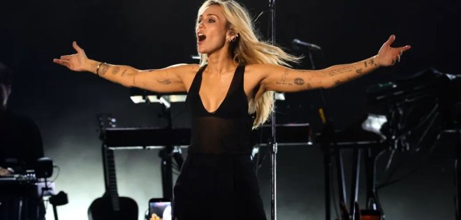 Η Miley Cyrus επέστρεψε στο Hollywood Bowl