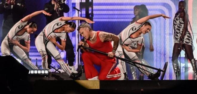Robbie Williams: Αποφάσισα να γυρίσω το βίντεο του τραγουδιού μου στην Αθήνα
