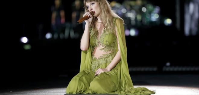 Taylor Swift: Παρακάλεσε τους fans να μην πετούν πράγματα στη σκηνή