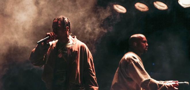 Ο Travis Scott ανέβασε στην σκηνή τον Kanye West στην Ιαπωνία!