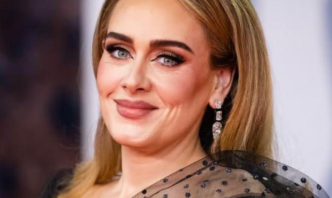 Η Adele ξεπέρασε τη Whitney Houston