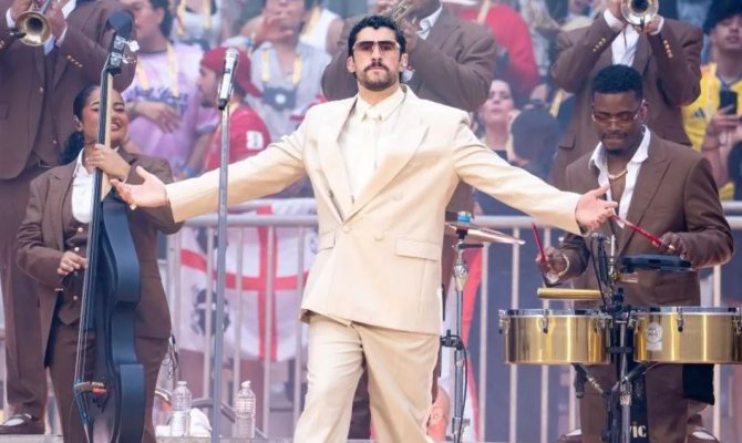 Bad Bunny: Ο λατινοαμερικανός σταρ ξεσηκώνει το Λονδίνο με μια ιστορική συναυλία σε στάδιο