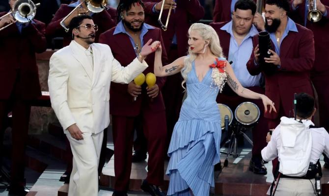 Super Bowl LX: Επαναστατική εμφάνιση του Bad Bunny στο ημίχρονο με πολιτικά μηνύματα