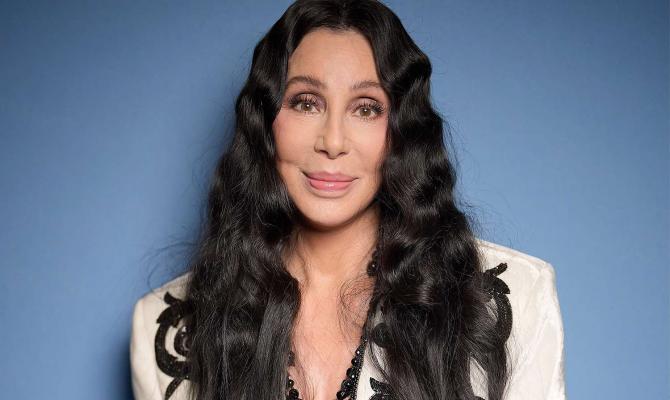 Cher: Ο πολύ πρακτικός λόγος που προτιμά άνδρες μικρότερης ηλικίας