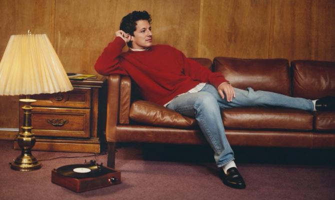 Ο CHARLIE PUTH ΚΥΚΛΟΦΟΡΕΙ ΤΟ ΝΕΟ ΣΙΝΓΚΛ «BEAT YOURSELF UP