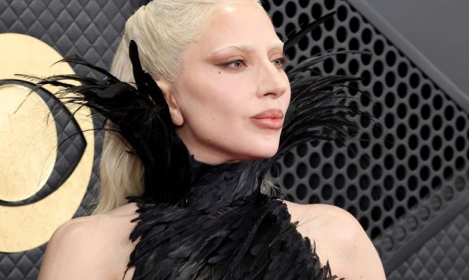 Η Lady Gaga αφήνει υπόνοιες για νέο άλμπουμ 