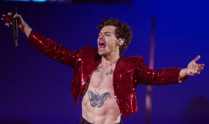 Ο Harry Styles ανακοίνωσε πάρτι για την ακρόαση του άλμπουμ του σε 40 πόλεις ανάμεσά τους και η Αθήνα!