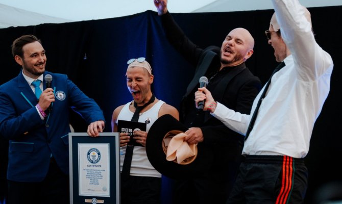 PITBULL: Έσπασε το πιο περίεργο ρεκορ! 