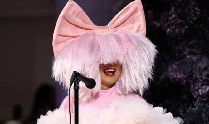 Sia: Ο πρώην σύζυγός της ζητά διατροφή 250.000 δολάρια τον μήνα