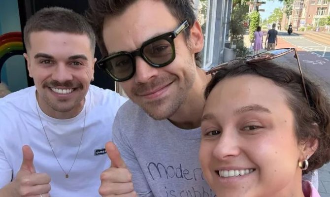 Ένα ζευγάρι συνάντησε τον Harry Styles και την επόμενη μέρα, τους αφιέρωσε τραγούδι για την πρόταση γάμου τους!