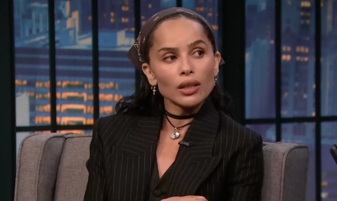 Η Zoë Kravitz «κατέστρεψε» το μπάνιο της Taylor Swift αναζητώντας το χαμένο φίδι της!