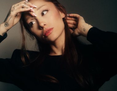 Η Ariana Grande αποκαλύπτει μια διαφορετική πλευρά του εαυτού της στο «Petal»