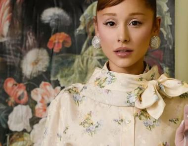 Έχει η Arianna Grande 6 δάχτυλα;