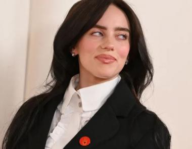 Billie Eilish: «Ποτέ δεν αισθάνθηκα πραγματικά πολύ όμορφη. Το να είσαι γυναίκα είναι δύσκολο»
